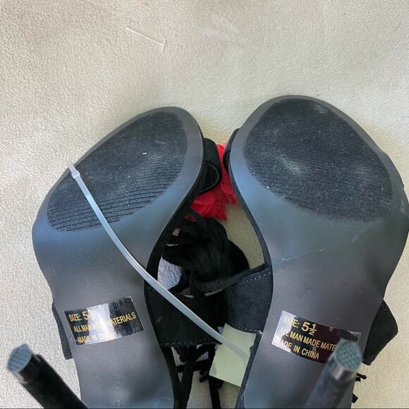 Qupid NWOB Fringe Wrap Tie Sandal Red Flowers Open Toe Stiletto Heel Size 5.5 - Picture 7 of 7